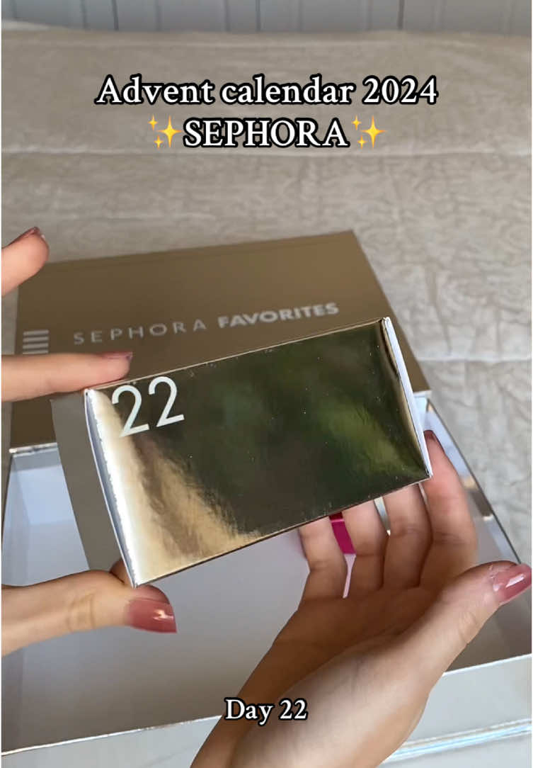 Day 22/24🩷 What do you think about this? #calendariodeadviento #adventcalendar #sephora #day22 #calendariodellavvento #calendrierdelavent #adventskalender2024 #joulukalenteri #adventinaptár #calendariodoadvento #calendaradvent2024 #rarebeauty #selenagomez #rarebeautylipoil 