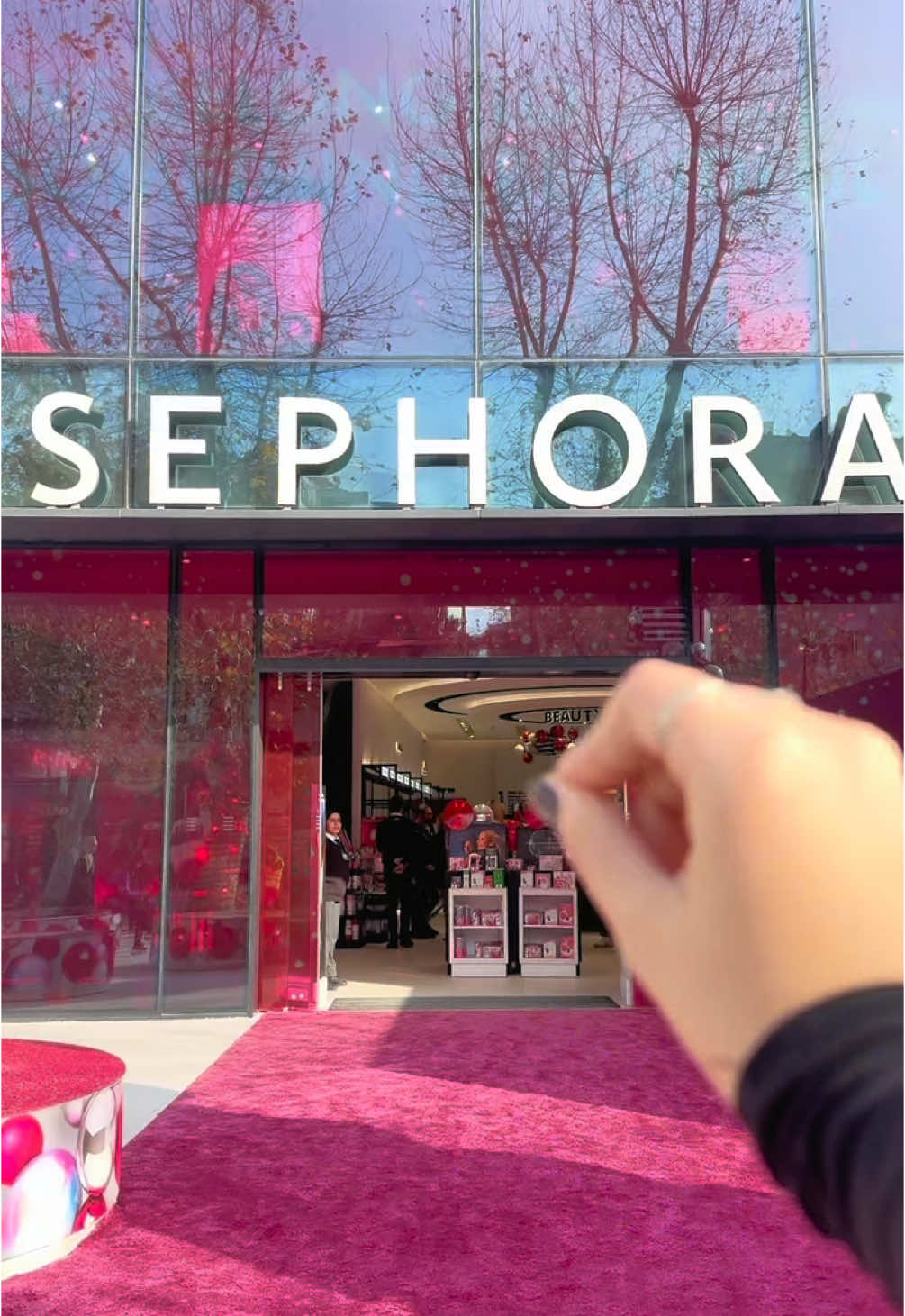 Sevdiklerine en özel kokuları hediye etmeye ne dersin? ✨​ ​ 13-31 Aralık tarihlerinde parfümlerde %25 indirimi Sephora mağazaları, sephora.com.tr ve Sephora App’te keşfet! ​ ​ #SephoraTürkiye