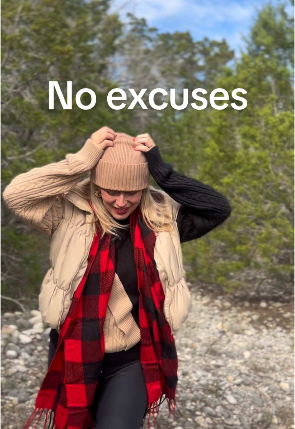 No excuses 🙅‍♀️ #outdoor #winterfashion #frioriver #concan #hunterboots #christmasoutfit 