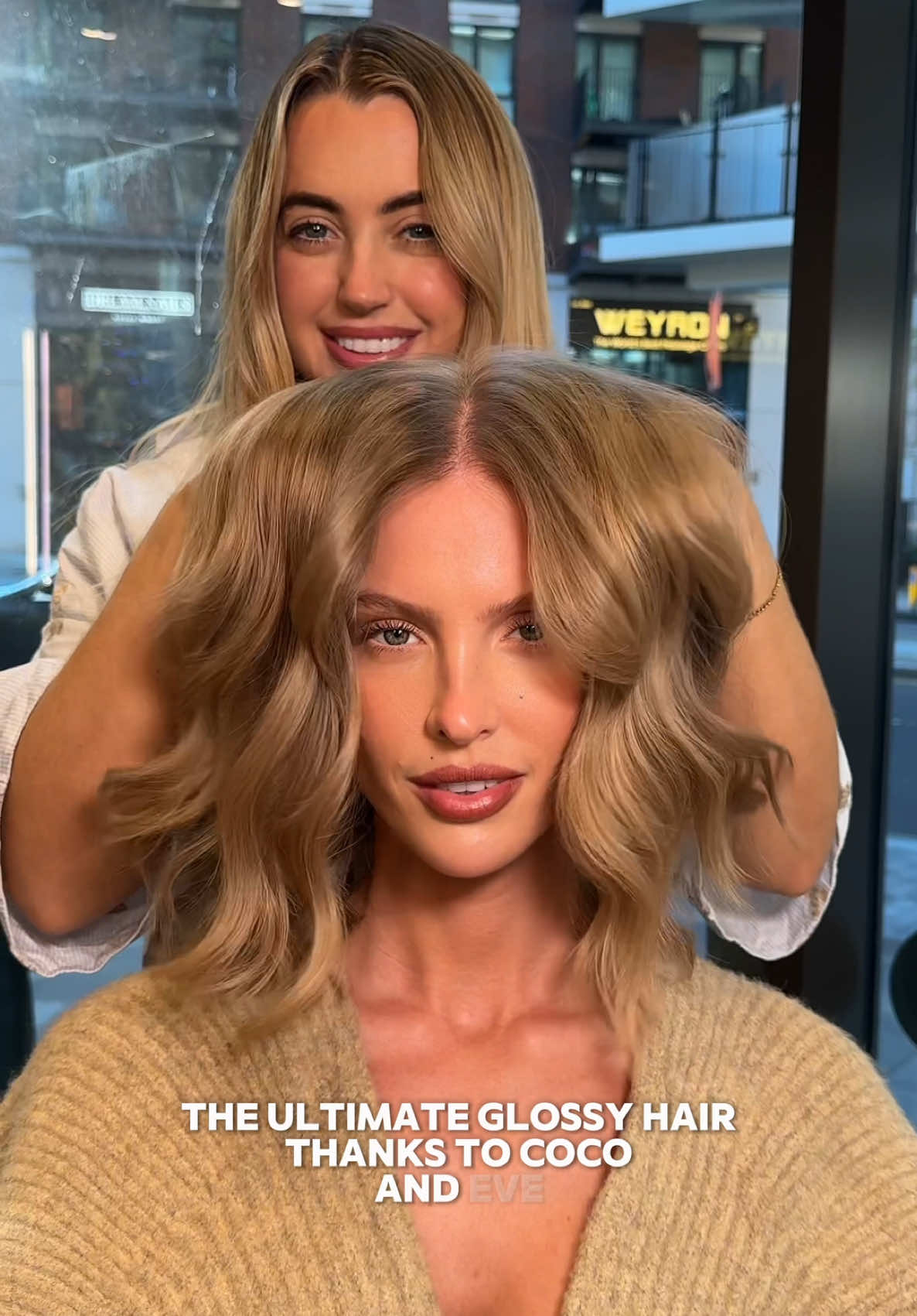 1,2,3… Learn how to get glossy hair with me 💁🏼‍♀️  This hair care routine is NOT one you want to miss. My client originally wanted a toner to add shine, but today I put the colour away and focused on adding hydration into the hair by using the coco and eve like a virgin super nourishing mask. And I want to show you the right way to use a conditioning treatment.  Detangle your hair, Shampoo, rinse and towel dry to remove all excess moisture. Water acts as a barrier and can prevent your mask from working to its best ability. Focus the mask on the weakest areas, usually the hairline and ends. Use a gentle detangler to help fully saturate the hair. If your hair is fine, do not apply to the roots, instead start from 2 inches down. If you have time, twist your hair up and leave the mask on, but if not, leave the mask for 10 minutes to repair your hair. This is a 5 in 1 treatment, which moisturises your cuticle, gives shine and restores hair damaged by styling, colouring, and sun back to its virgin condition.  I paired this with the Miracle Elixir oil and Siennas hair looked incredible straight and wavy. To show off this shiny look, I styled with a 32mm tong and these results are everything. The ultimate glossy hair, thanks to Coco and Eve 🫶🏼 @Coco & Eve US  #cocoandevepartner 