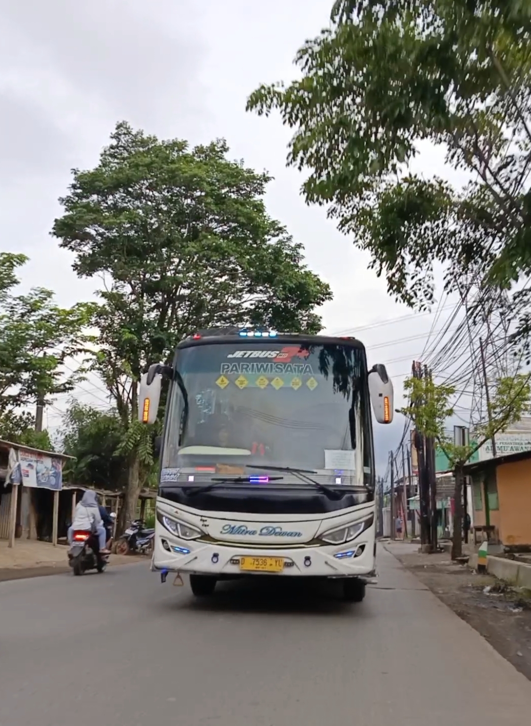 BUS BASURI MITRA DEWAN MEMBASURI LAGU MALAM PAGI #bus #busmania #djmalampagi #malampagi #mitradewan  #busmaniacommunity #basuri #basurihorn #basuriv3 #fyp #fypシ #fypシ゚viral #bismillahfyp #busmaniaindonesia #trend #trending #trendingvideo #storybus #storywa #fyp #foryoupage #4u #xybca #masukberanda #bismilahrame