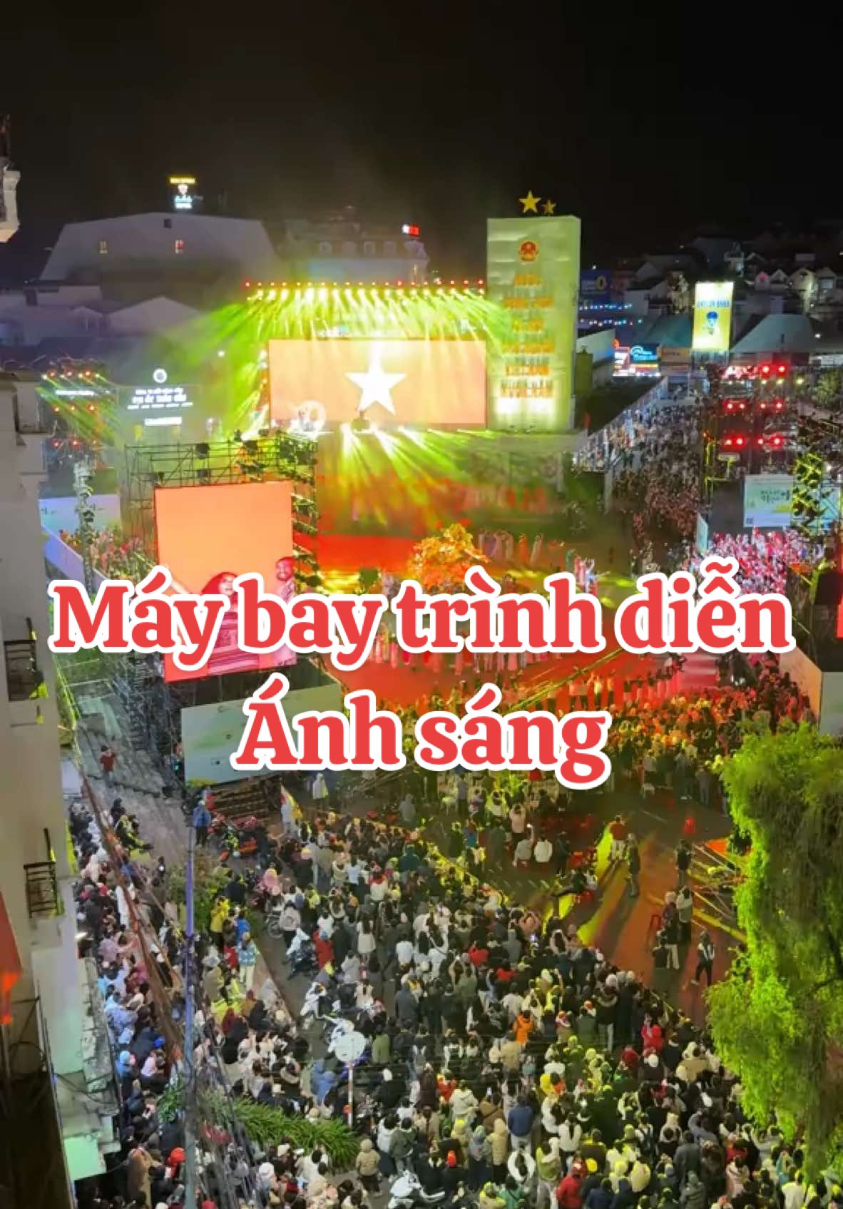 Máy bay trình diễn ánh sáng tại Đà Lạt #dalat 