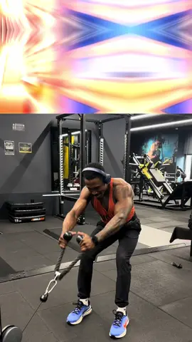 Tu veux avoir les épaules en feu? 🔥 Essaie ces exercices épaules ✅ Enregistre et partage 💪🏿🔥 #motivation #poutoi #epaule #Fitness #FitTok #pourtoii #musculation #sport 