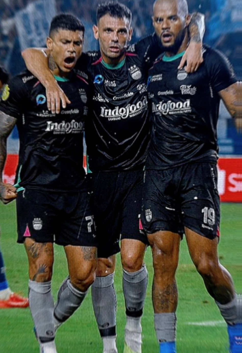 Tyronee: Ro , hehehehee Ciro: Keun bae nu penting mah goll wa TRIO🔥🥶💙 • • • • 📷:explorepersib #ciroalves #tyronnedelpino #daviddasilva #goals #PERSIB #persibjuara🤲💙🐯 #persibday💙🤘🏻 #maungbandung #persib1933 #liga1indonesia #briliga1 #semogafyp #pelitfyp🎟️ #fyp #fyppage 