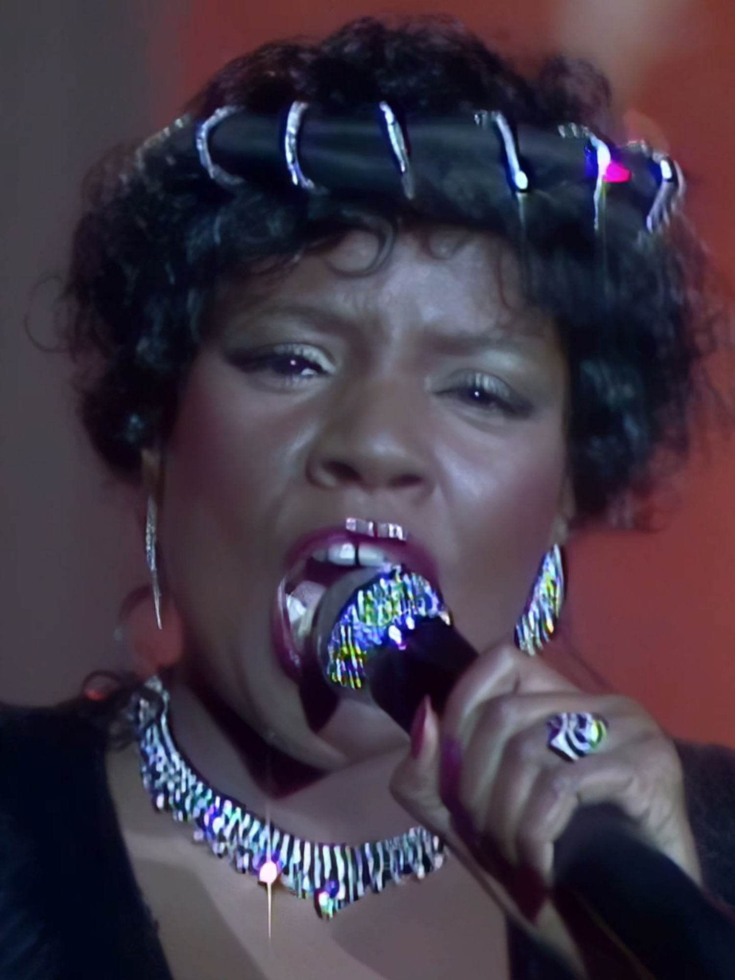 Gloria Gaynor - I Will Survive (Sobreviviré) Superstar 17-08-1984 #grandesexitos  #lomejor  #survive  #gloriagaynnor