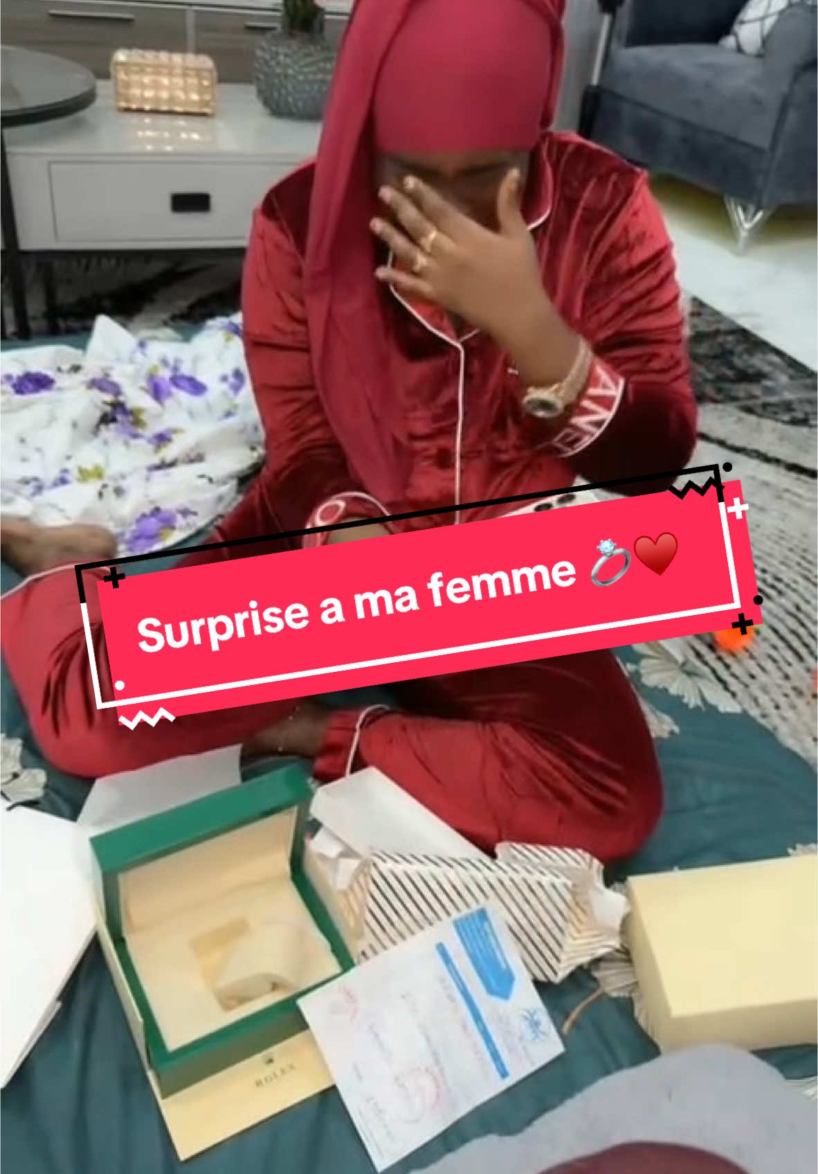 Merci à @Univers des montres UDM  #theba #tiktoksenegal🇸🇳 #couple #couplestiktok #surprise #surprisegift #cadeaunoel #noel #amour #Couplegoals #jeuneparent #amoureux #vlogs 