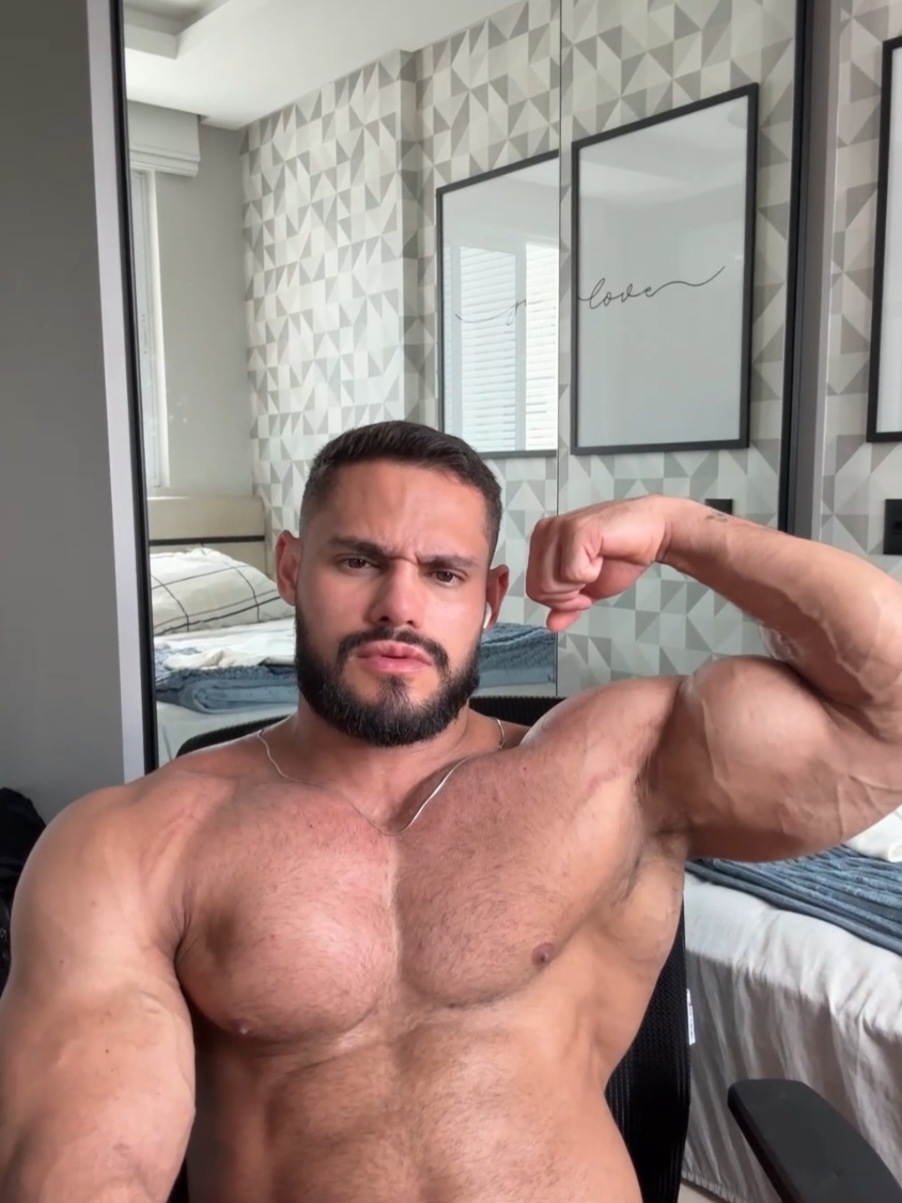 Gay Muscle Flex #muscle #hotguys #musclegod #gay #gaymuscle #gayvideo #bodybuilding #Fitness #muscleworship #pecs #abs #bodybuilder #gaytiktok #gym #GymTok 