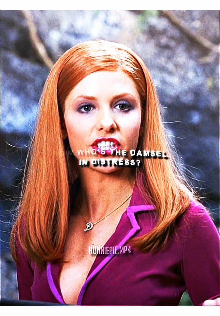 What if i told you this is the most iconic fight in movie history? #daphneblake #sarahmichellegellar #scoobydoo #fy #fyp #foryou #viral 