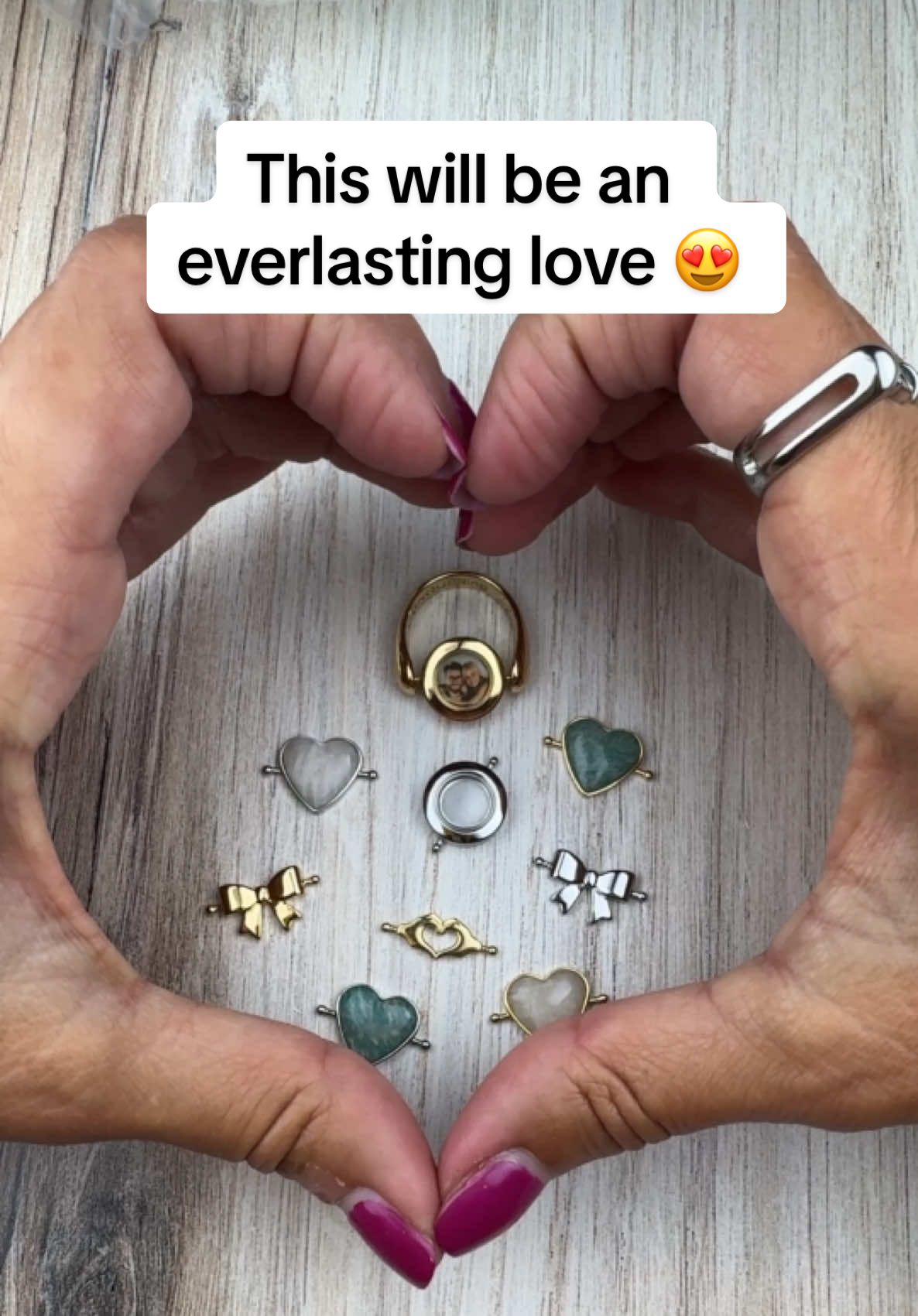 Us + our fidget rings = an everlasting love for sure! Nothing can separate us 🙂‍↔️ #aneverlastinglove #fidgetsforever #fidgetlovers #lovejewelry 