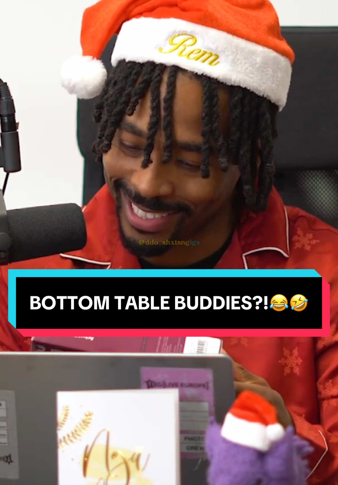 BOTTOM TABLE BUDDIES?!😂🤣#funny #shxtsngigs #podcast #secretsanta 