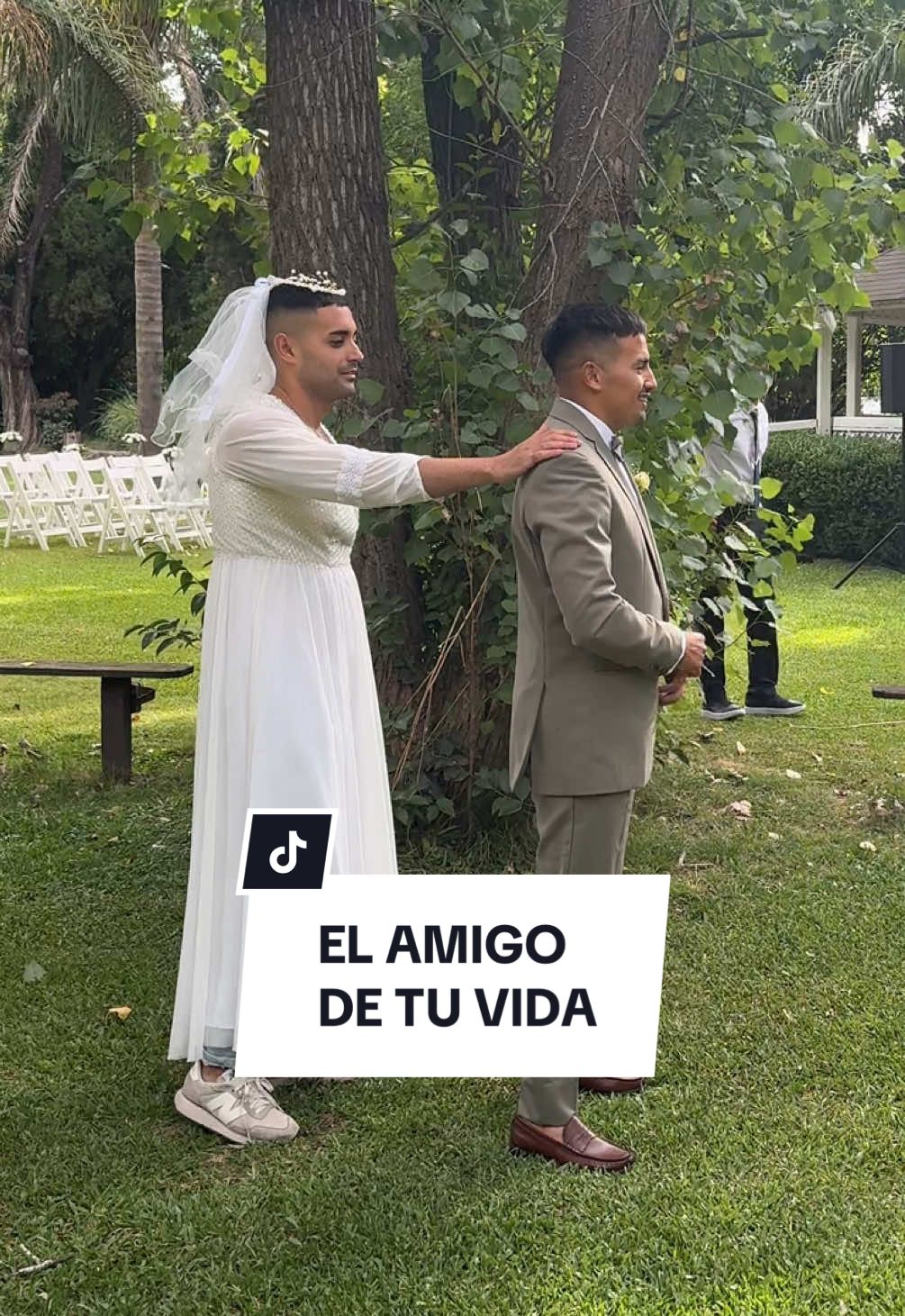 No es lo que esperaba. Le hicimos creer al novio que iba a ver al amor de su vida vestida de novia, pero los amigos quisieron regalarle este momentazo #casamiento #firstlook #bodas #wedding #weddingtime #bromaalnovio ##fakefirstlook #fake 