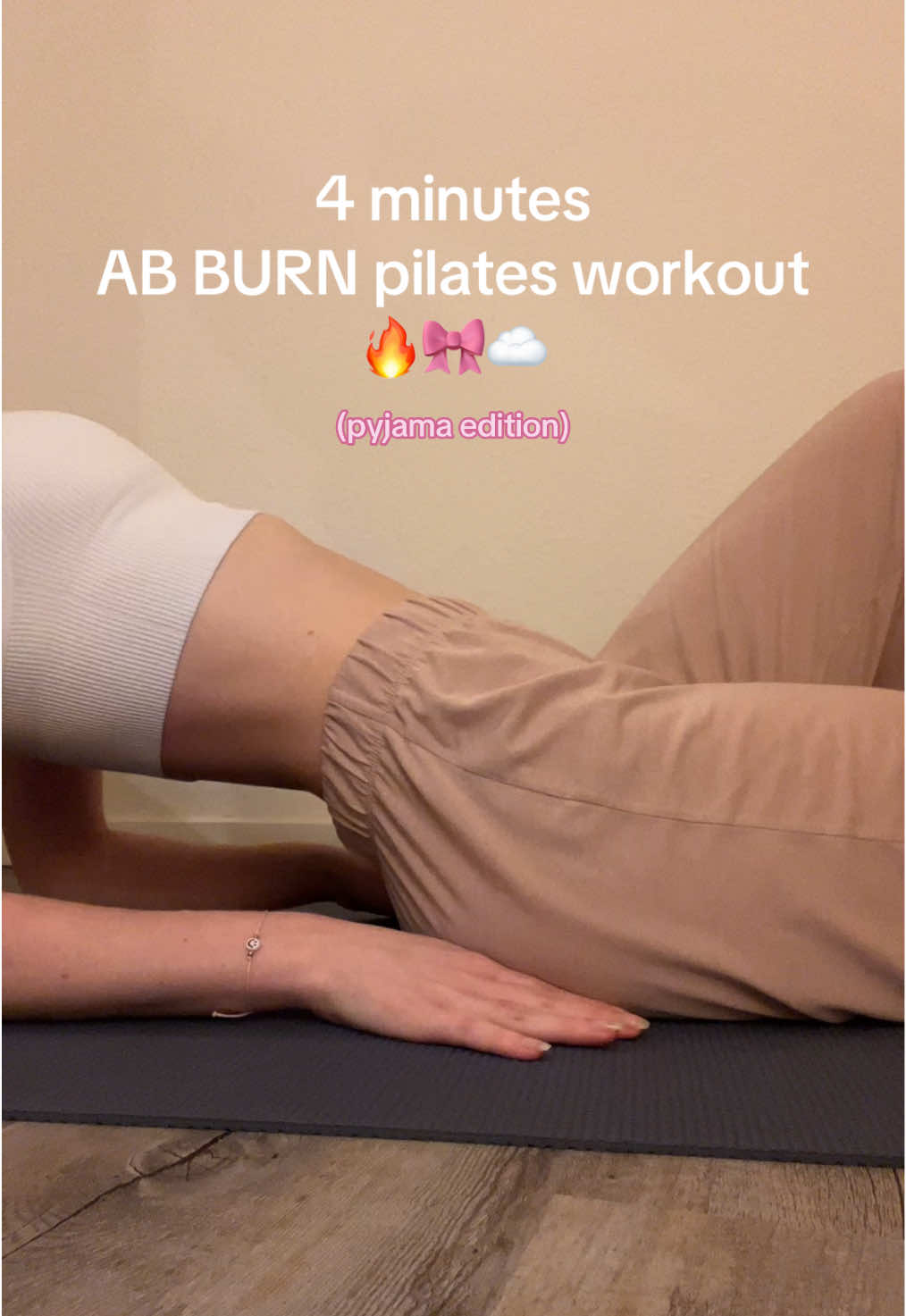 Choose for yourself where you wanna put your 15 seconds break guys 💌🔥 #abburnerworkout #pilatesabs #workoutathome #motivation #pilatesworkoutplan #slimwaist 