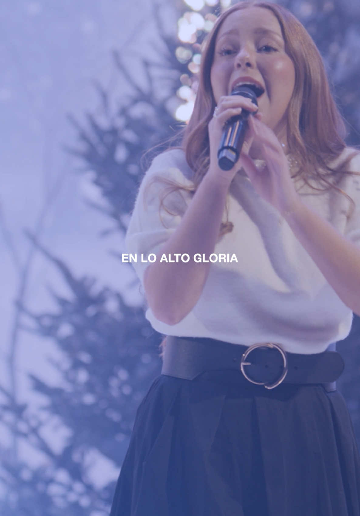 ¡En lo alto Gloria!  Qué tiempo tan increíble con Paloma Ramos y @Gateway Worship durante el “Christmas Candlelight Service” en Gateway Church. Ve el video completo de “2024 Christmas Candlelight Service” en el canal de YouTube de Gateway Worship. #navidad #navidadentiktok #Jesus #gloria #jesuscristo 