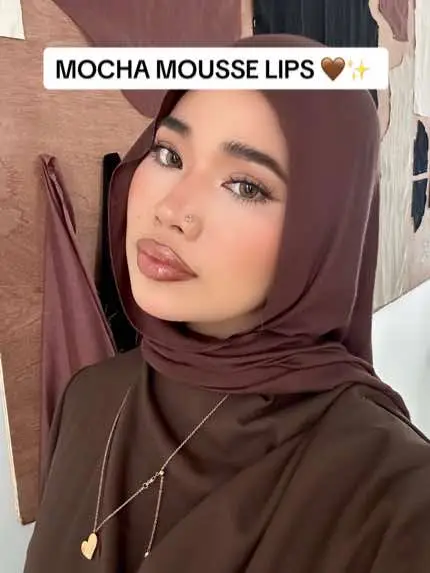 @Anastasia Beverly Hills  lip liner “cool brown”  @Huda Beauty Lipgloss “clear” #lipcombonyaaii #hudabeauty #anastasiabeverlyhills #lipliner #lipgloss #mochamousse #lipcombo