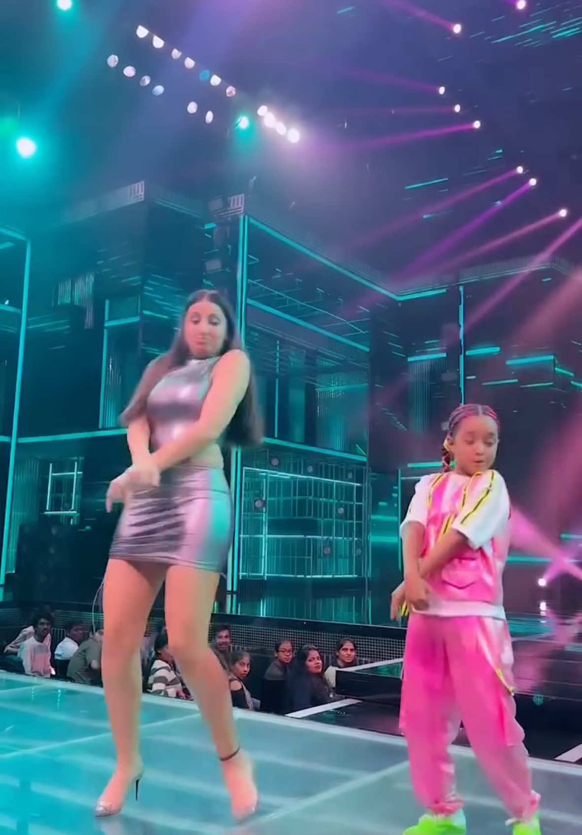 Nora Fatehi shares a heartwarming moment performing with her little fan! 🌟❤️ . . . 📸:Filmymantra #norafatehi #filmymantra #foryou #fyp #dance #danceoff #dancechallenge 