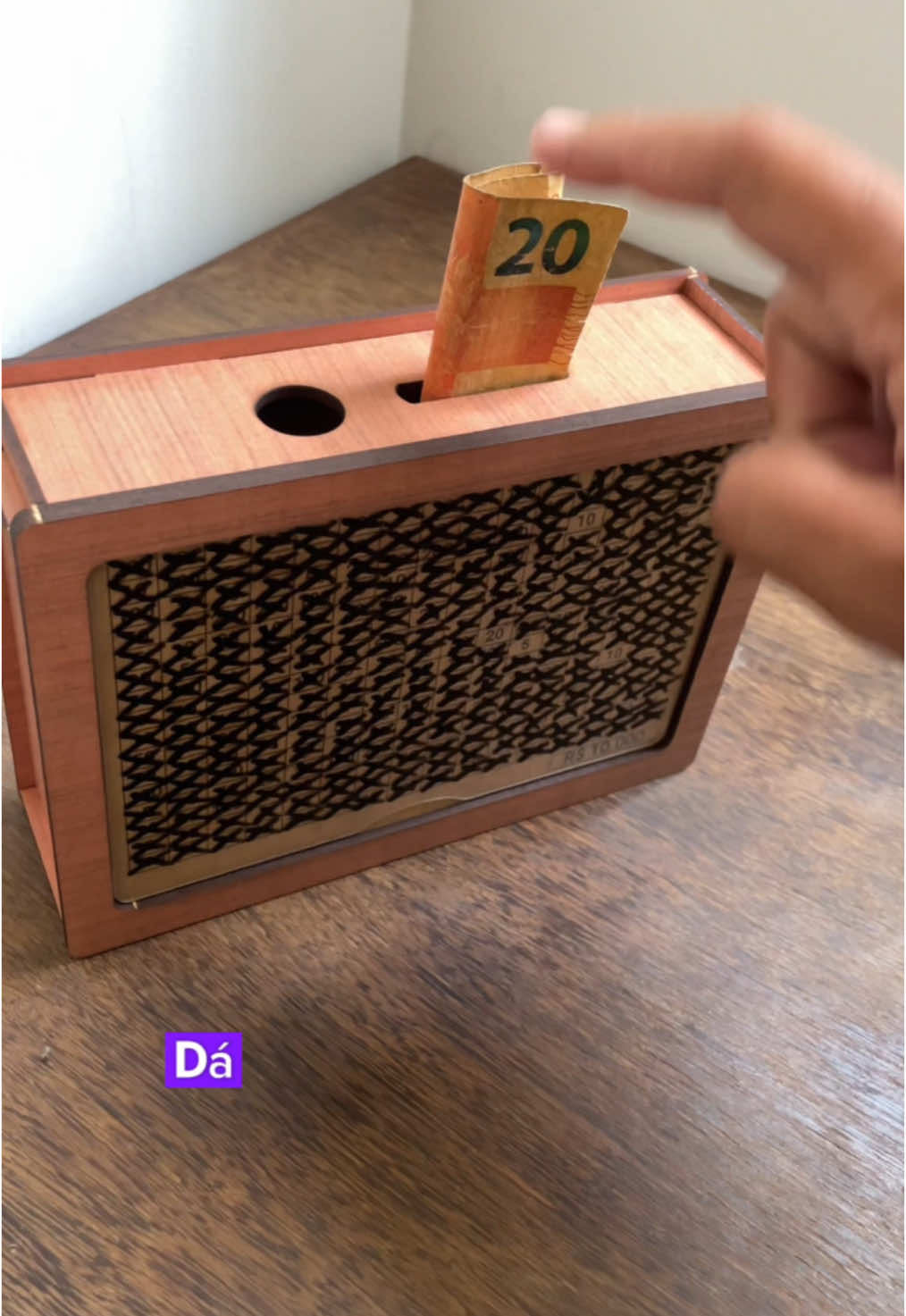 Essa é a WoodBox , eai vai fechar 2025 com 10mil no bolso ? #cofre #10mil #juntardinheiro #cofrinho #economia #dinheiro