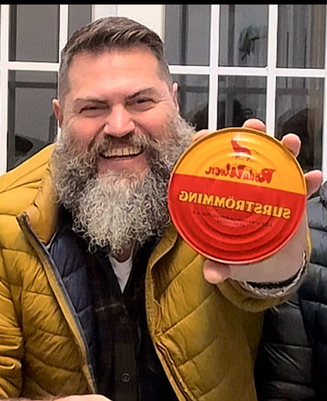 Probando surströmming! 🐟🤢 #surstrommingchallenge #surstromming #madrid #españa 