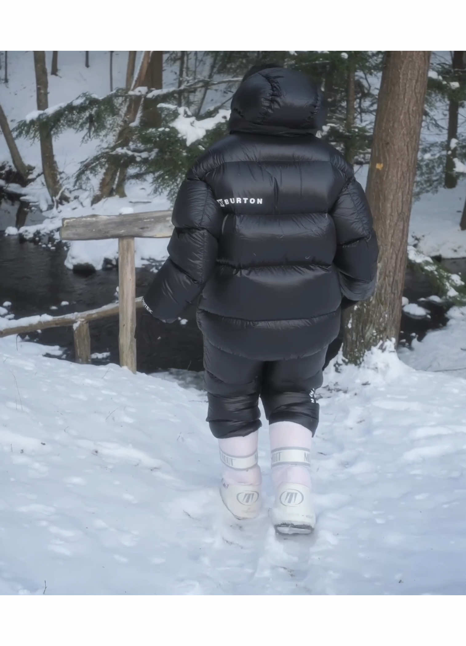 Lesbian couple on Christmas holidays in winter outfits #fy #fyp #christmas #couple #usa #winter #snow #ferien #holiday  #пуховик #lesbian #outfits #ski 