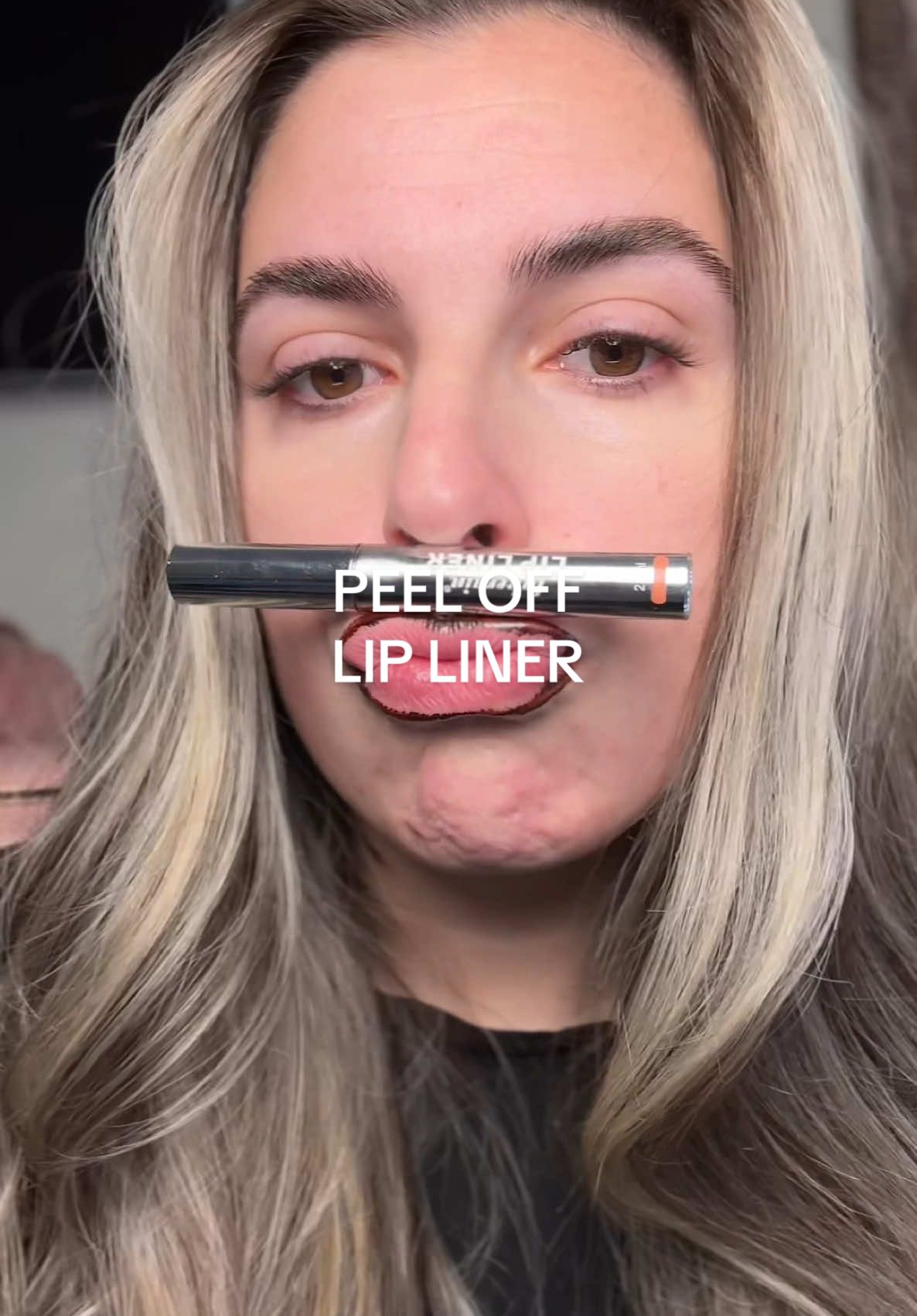 Peel off lip liner tattoo that’s less than $5. BET. #peelofflipstain #lipliner #liplinerhack #peelofflipliner #lipstain #makeup  #newyearnewaura 