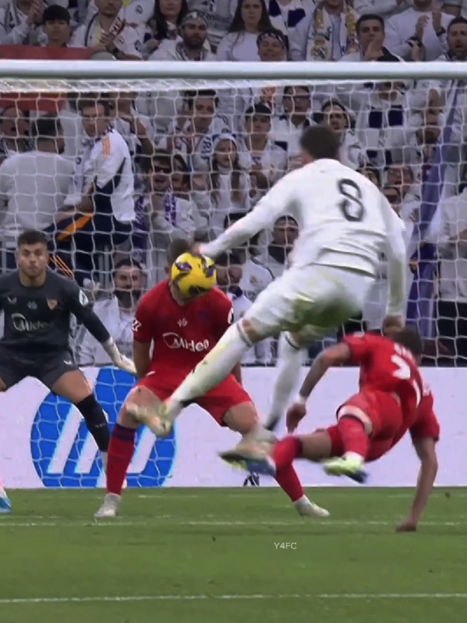 What a goal by Valverde! #fedevalverde #realmadrid  #golazo #fyp 