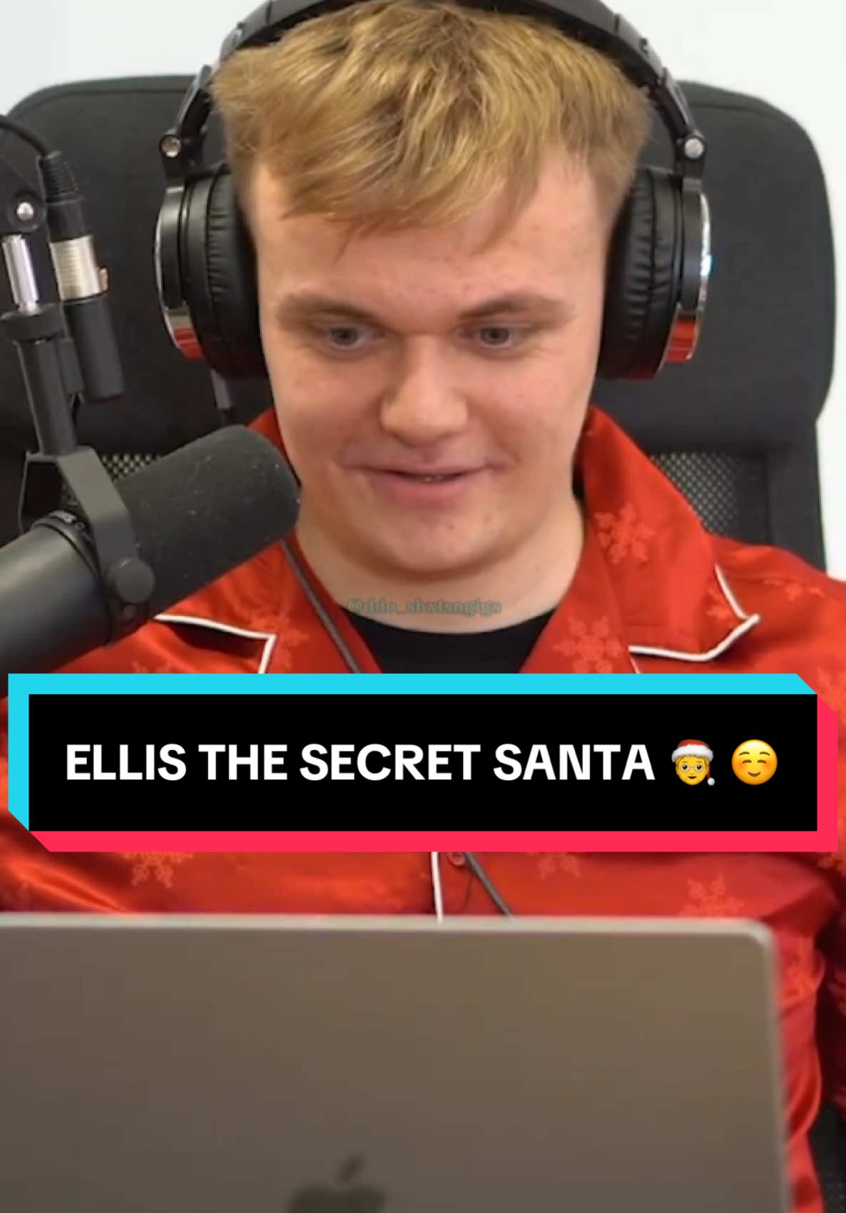 ELLIS THE SECRET SANTA 🧑‍🎄 ☺️#funny #shxtsngigs #podcast #secretsanta