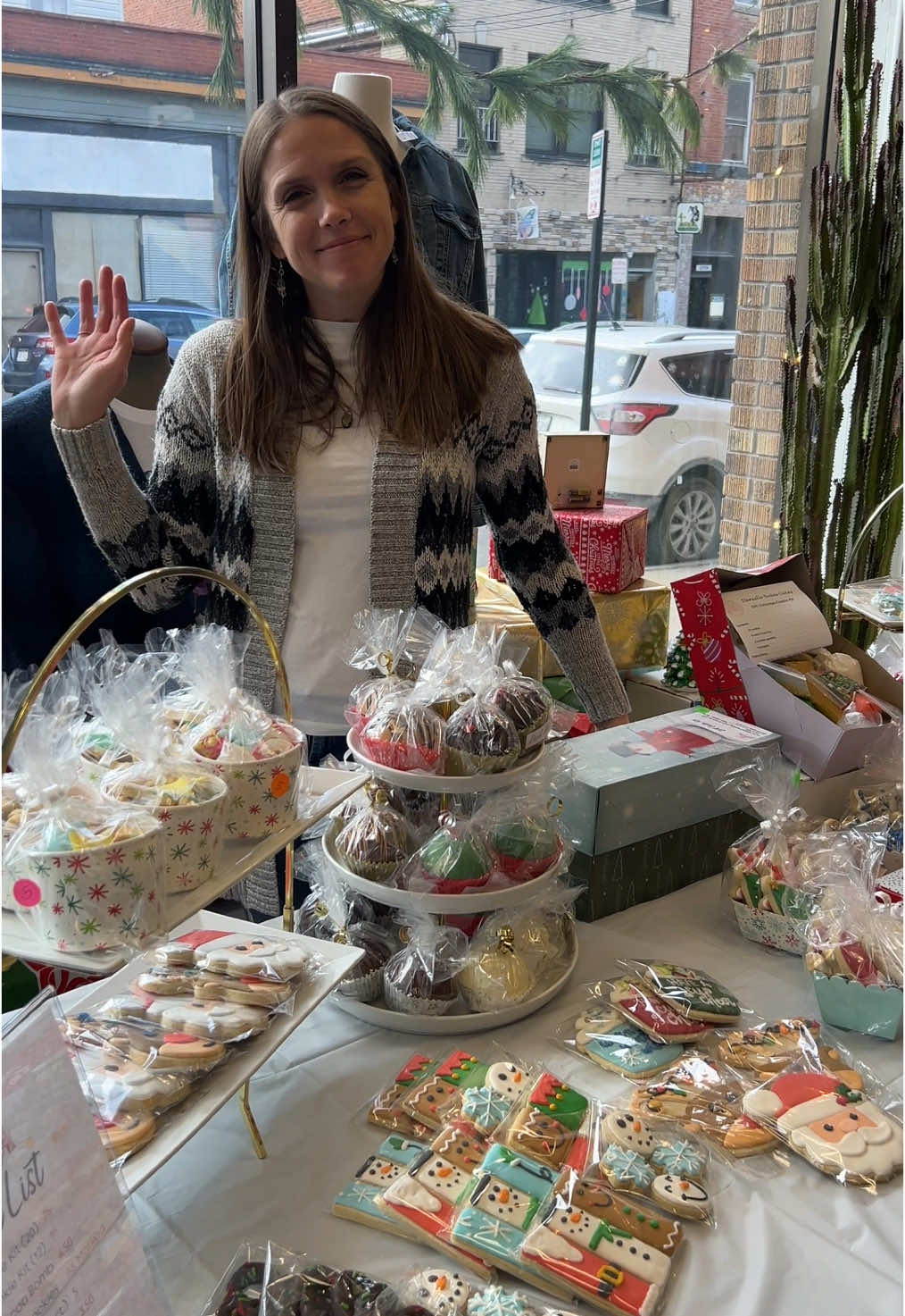 Today is our final Holiday Pop-up Party of 2024! We’re thrilled to have both Danielle Bakes Cakes and Mindi Rockwell Ceramics in the house! Mindi is here until 2 and Danielle is here until 4 or she sells out!  🎄🎁🌟❄️