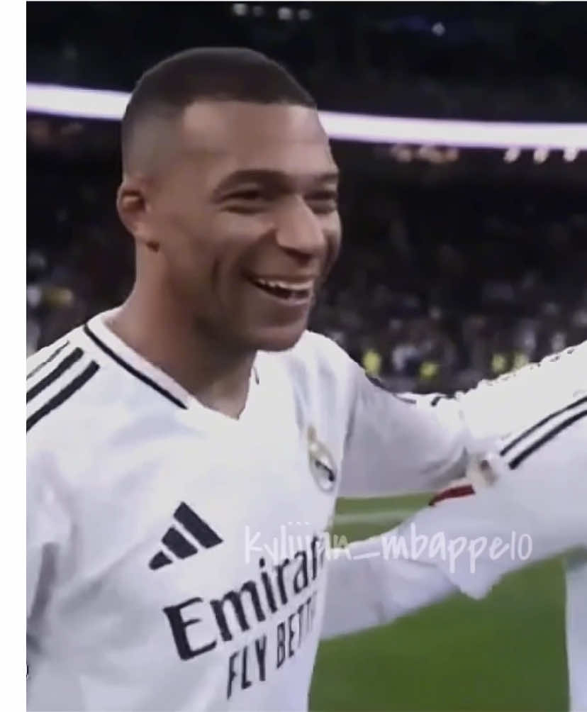 ⭐️🤍#kylianmbappé #fyp #realmadrid #km9 #mbappe9 #foryou #pourtoi #kyliianmbappe10 #explorepage #kiks❤️‍🔥 #foryoupage #kylian_mbappe981 #viraltiktok #kylian #explore #matchday #laliga @Real Madrid C.F. 