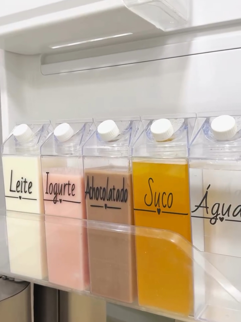 Confira Garrafa tipo Caixa de Suco p/ Transparente c/ Etiqueta à Prova D'água e Super Resiste p/ Água, Leite, Iogurte ou Suco por R$35,90. Encontre na Shopee agora! https://s.shopee.com.br/50IpSg3BbQ?share_channel_code=1