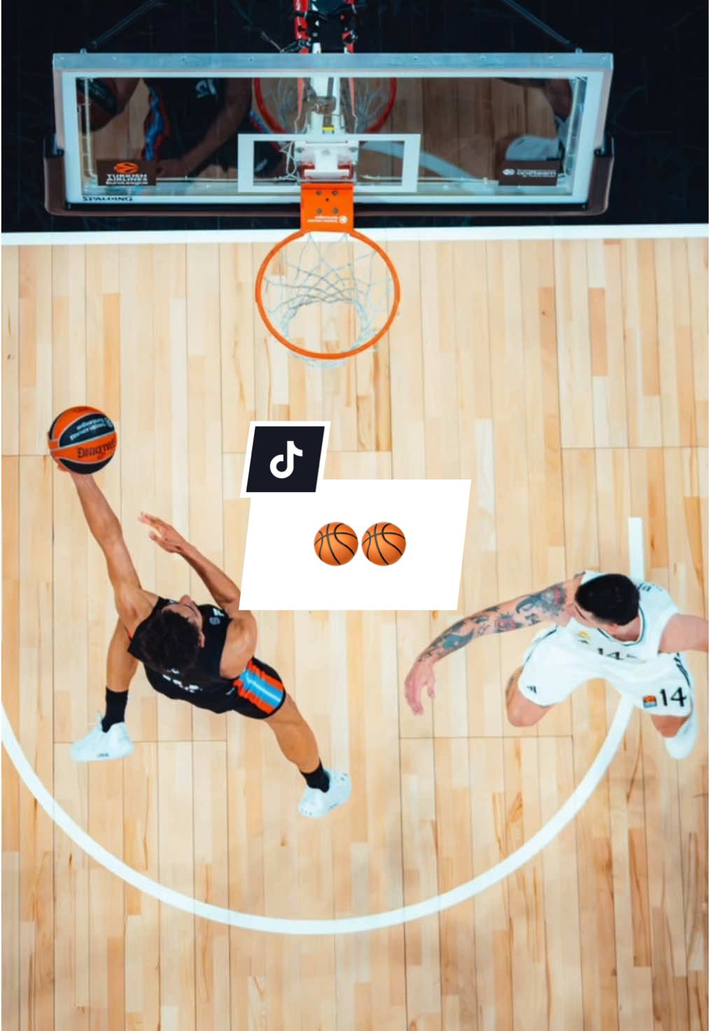 J’ai shooté du basket depuis le toit de l’adidas arena 📸👀 Qu’est ce que tu penses du resultat ? 👀 #basketball  #euroleaguebasketball  #parisbasketball #sportphotography  #sportphotographer 