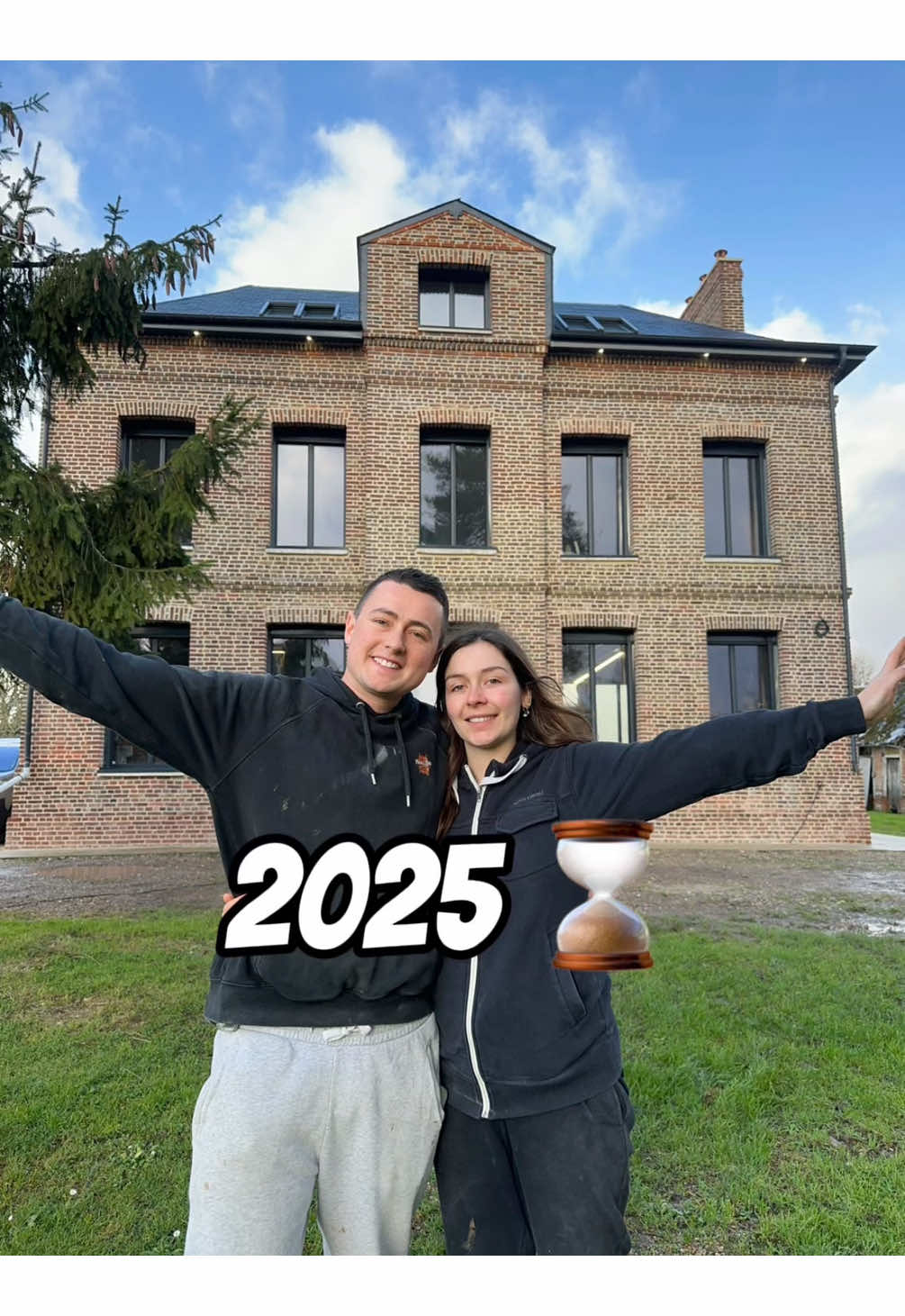 Moving in 2025…⌛️🤞 Plus le temps passe et plus avec Lulu on attend 2025 avec impatience… car on sait qu’on emménagera dans l’année enfin on l’espère…🤞☺️ À ton avis on a prévu d’emménager quand ? 🤔 #renovation #reno #maison #Home #chantier #travaux #boulot #couple #autorenovation #2025 #Flashback #motivation #satisfaction#pourtoi #pourtoiii 