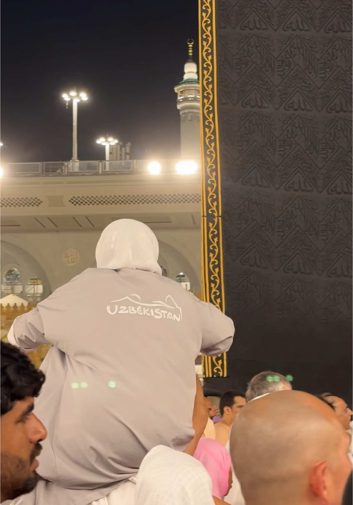 Ibu nya terbang seperti di gendong malaikat ✨🥹#makkah #kotamekkah🕋 #masjidilharam #kabah 