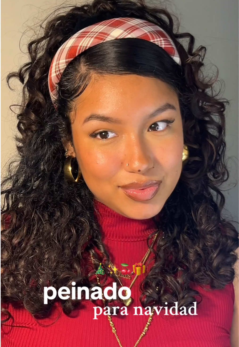 si aun no saben que peinado hacerse para navidad, este está super facil🙂‍↕️🎄♥️ #fyp #rizadas #fypシ #onduladas #afro #rizo #onda #cabello #curly #curlyhair #christmas #peinado #hairstyle #curlyhairstyles #navidad #peinadosfaciles #peinado 