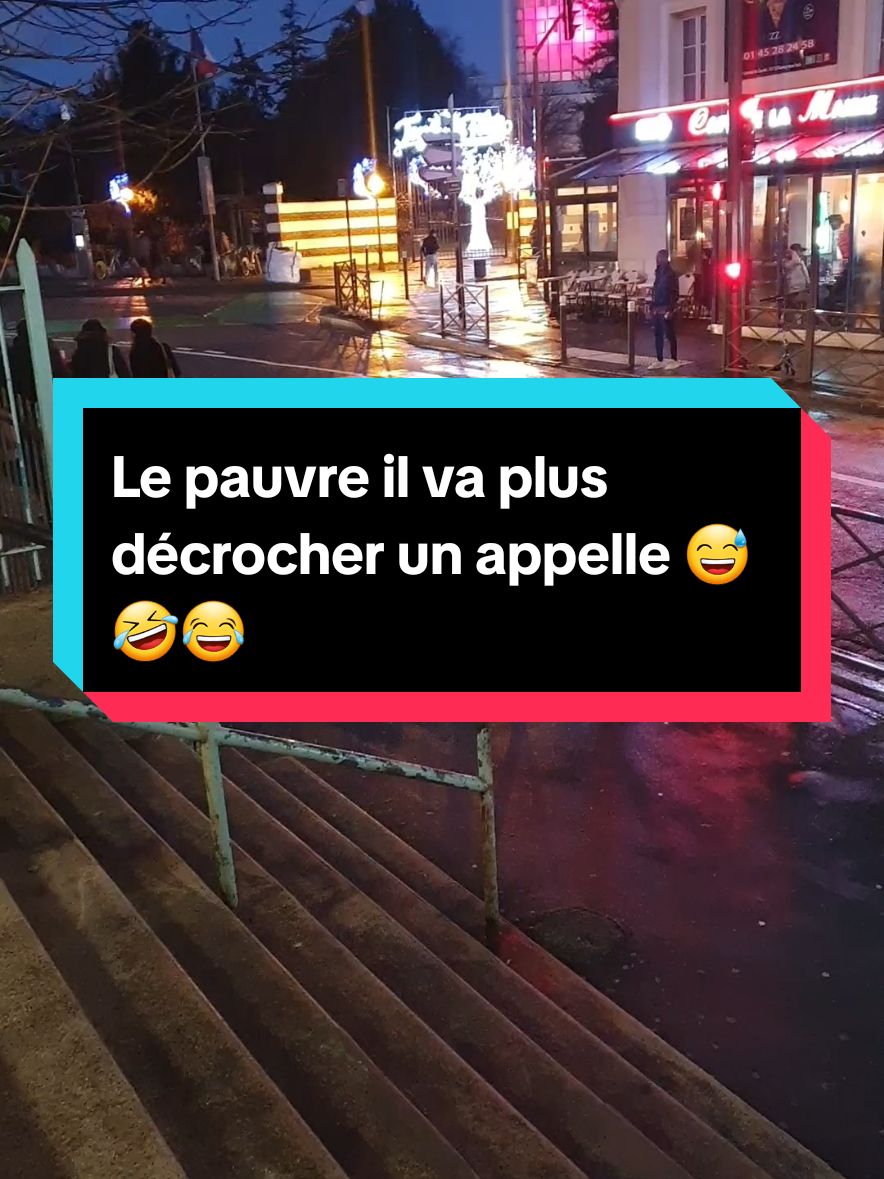 Le pauvre il va plus décrocher un appel 😅🤣😂#blague #mort_de_rire😂 #mdr #rire_tiktok #😂🤣😂🤣😂🤣 #fares_usc #blague_drole #blague #fyp 