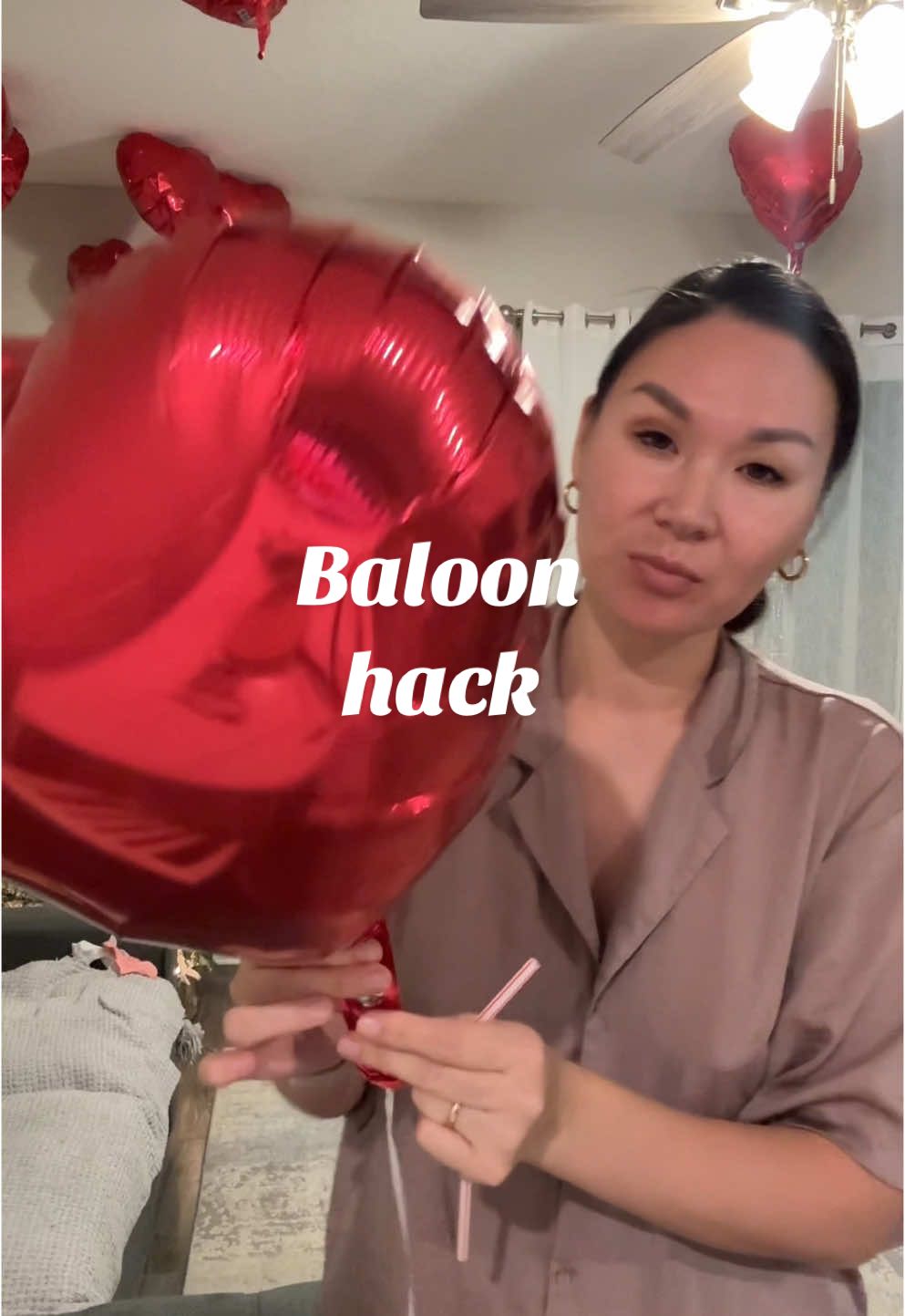 This method will save you a lot of money and bring joy to many celebrations!🤩 These helium balloons are already 2 months old, and I plan to keep them for Valentine’s Day👍 #momlife #LifeHack #christmas #party 