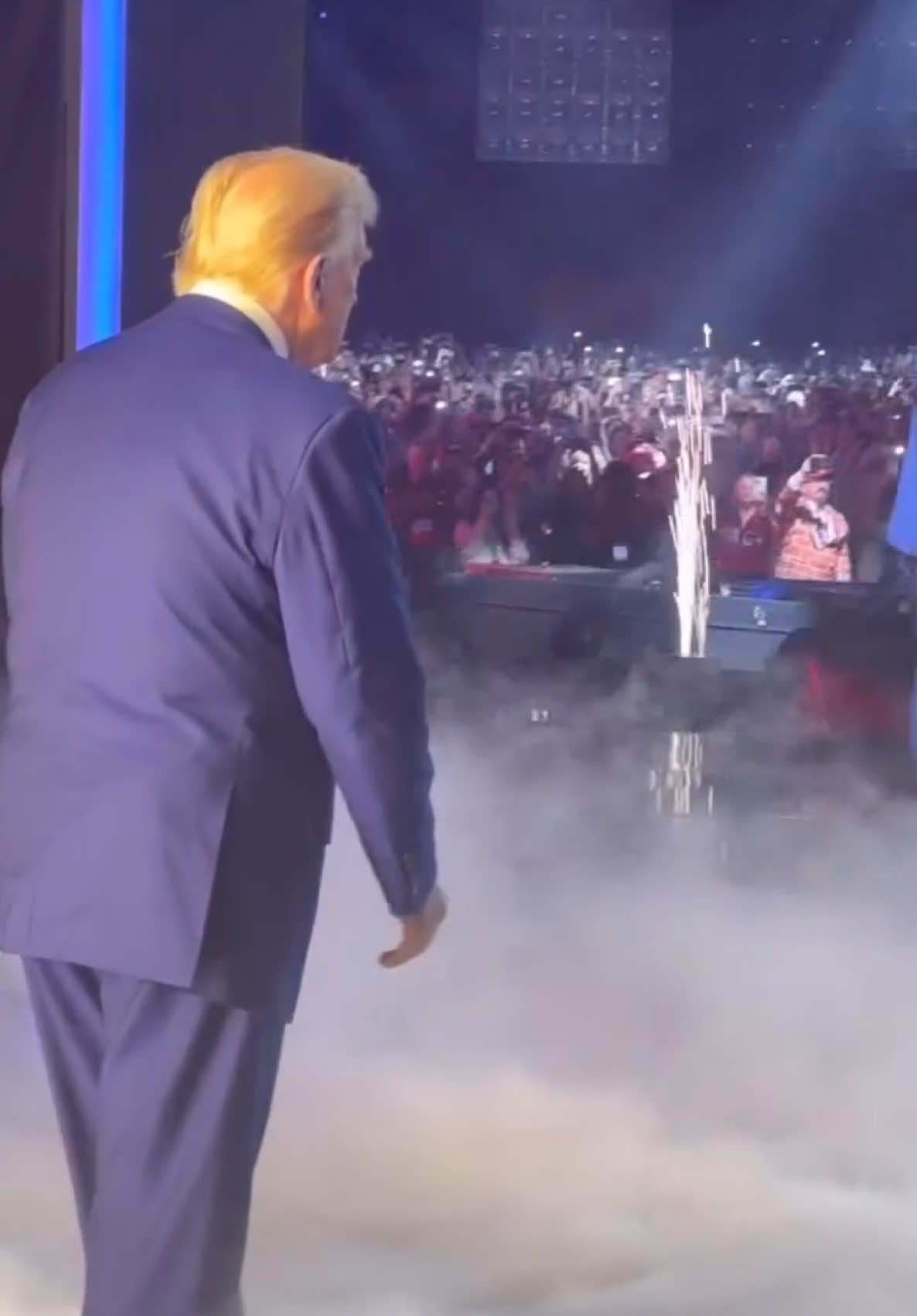 President Donald J Trump entering Turning Point’s AmericaFest today in Phoenix, Arizona with HUUUUUUUUUUUGE CROWDS!! TRUMP-VANCE 2024! #MAGA #donaldtrump #trump2024 #phoenix #arizona @realdonaldtrump @teamtrump @trumpwarroom @whitehouse45 @turningpointusa @tpaction @charliekirk1776 📸: @erinmelmore 🇺🇸🇺🇸🇺🇸🇺🇸🇺🇸