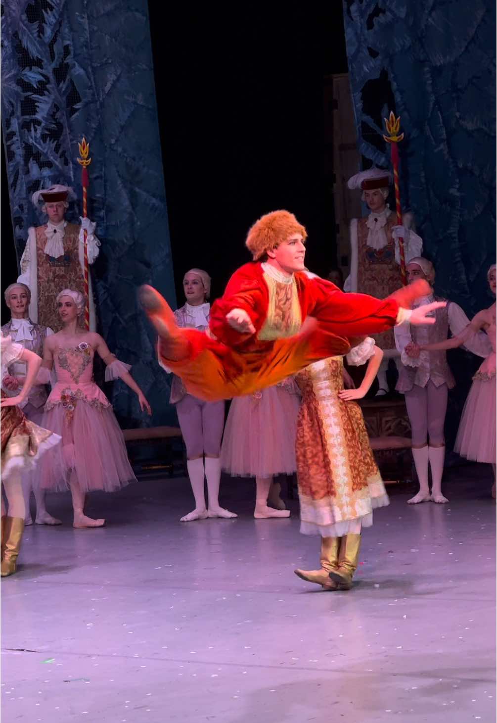 Come one step closer to the Christmas with Andras Ronai dancing Russian in the Nutcracker! Wayne Eagling – Tamás Solymosi / Pyotr Ilyich Tchaikovsky: THE NUTCRACKER #operabudapest #hungarianstateopera #hungarianoperahouse #hungariannationalballet  #ballet #maleballetdancer #ballerina #balletdancer #balletclass #jump #flick #balletvideo #balletvideos #balletcore #diótörő #russiandance #nutcracker #itstime #christmas #balletok #fyp #viral #makeballetfamous #partner #dance #balletpost #worldwideballet #whattodoinbudapest 