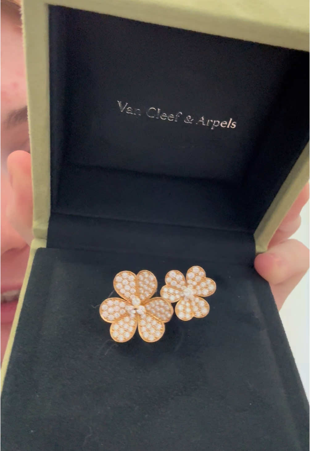 My moms @Van Cleef & Arpels collection!! #VanCleef #unboxing #haul #fyp #skims #coolmom 