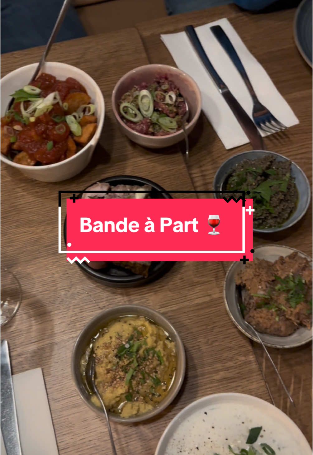 Bande à Part est le nouveau restaurant à tester avec tes ami(e)s 🥰 Une ambiance chaleureuse et intimiste, une belle sélection de vin au verre et à la bouteille, mais surtout des tapas délicieux à l’excellent rapport qualité-prix 👍🏻 Tu attends quoi pour réserver ? 😋 📍 4 Rue Pierre Bucher 67000 Strasbourg 🕦 Ouvert du mardi au samedi, miedi et soir  💶 12 tapas à 55 euros  Collaboration commerciale - Invitation L’abus d’alcool est dangereux pour la santé, à consommer avec modération.  #foryoupage #fyp #pourtoi #strasbourg #restaurantstrasbourg #strasbourgrestaurant #cocooning #intimiste #bandeapart #wine #vin #baravin #tapas #frenchtapas #tartare #rizthai #charcuterie #fromage #patatasbravas #tapenade #houmous #toshare #apartager #cookie #cremebrulee #tiramisu #mousseauchocolat #Foodie #tiktokfood #FoodTok #invitation 