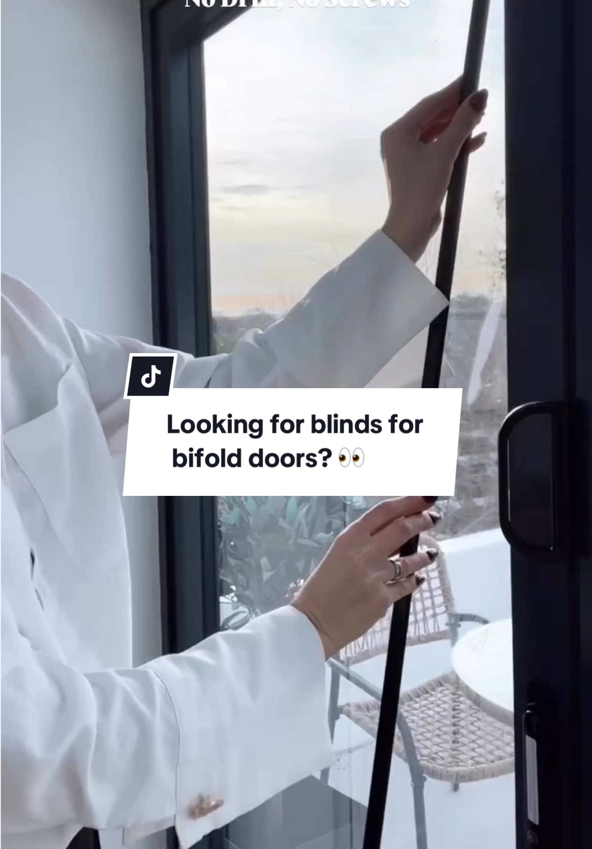 Looking for blinds for your bifold doors? Want something that can be installed in minutes? 👀 We have the answer ⬆️ 🎥 @homebyvaida  #nodrillblinds #bifolddoors #installationvideo #stickonblinds #kitcheninspo #notoolsneeded #homemusthave 