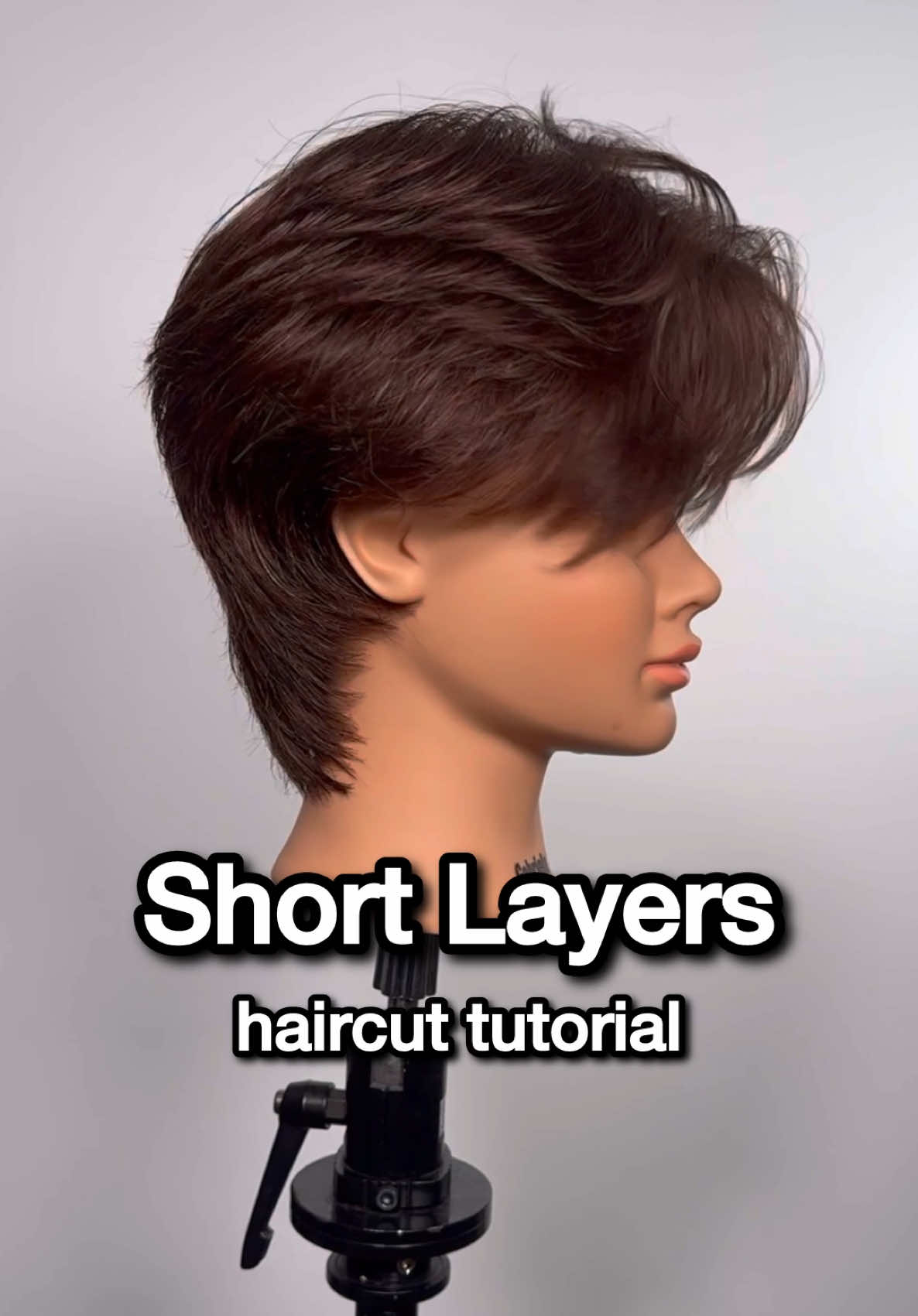 How to cut short layers 🥰 This haircut styles with no heat, perfect if you are lazy asl 🧑‍🦲❤️🤡 #haircuttutorial #shorthairstyles 