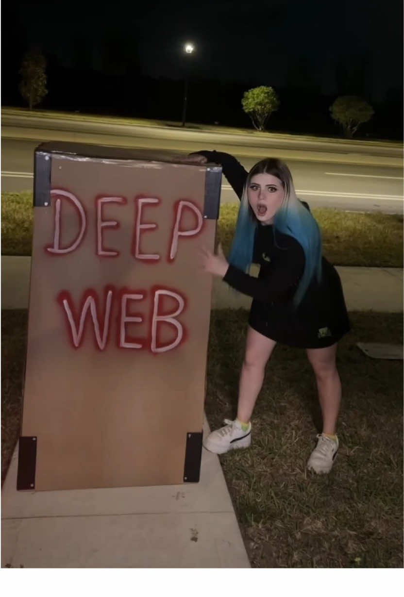 3:00 A.M y LLEGÓ una ATERRADORA CAJA GIGANTE de la DEEP WEB!! 😰😈📦