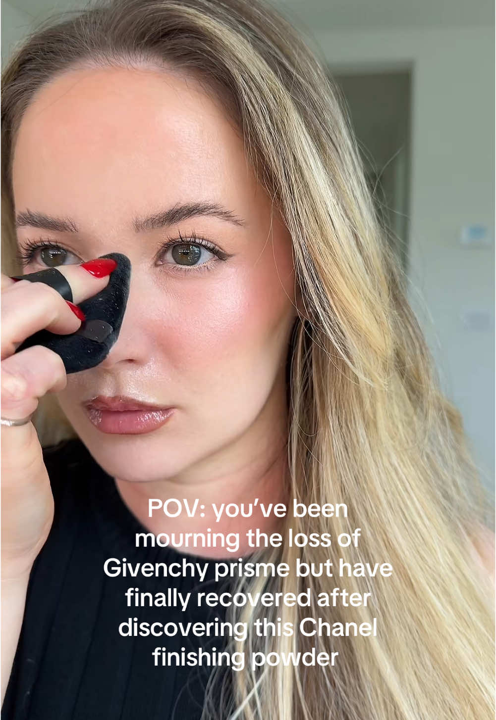 anyone else been holding onto the last few crumbs of their Givenchy Prisme Libre for dear life? 😂 @chanel.beauty #chanel #chanelbeauty #settingpowder 