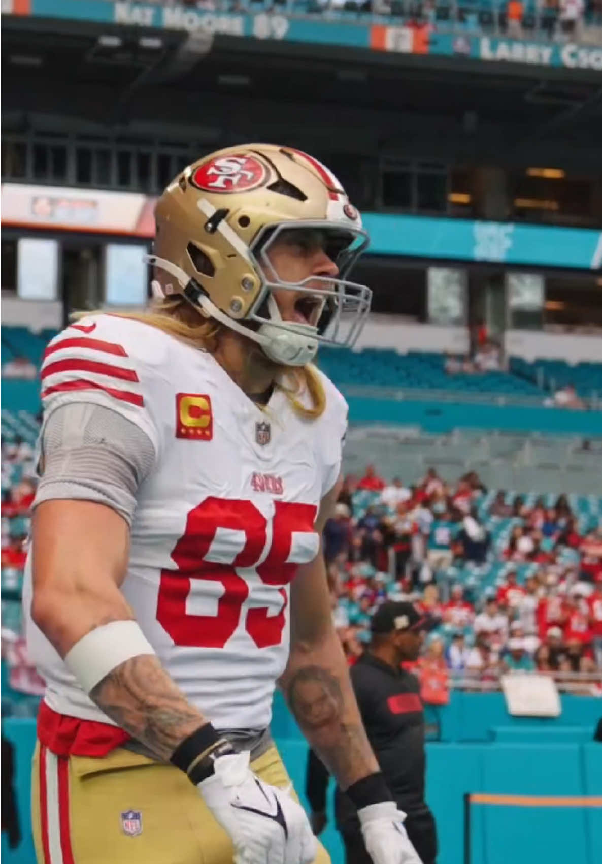 ¡El ala cerrada de la gente! 🤩 #SFvsMIA #49ers #FTTB #NFL #TikTokDeportes #GeorgeKittle 