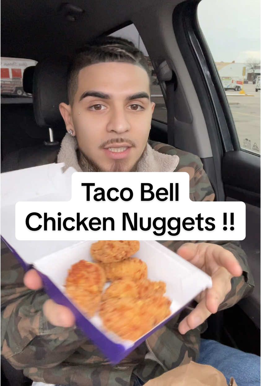 Try all the sauces! #chickennuggets #nuggets #foodtiktok #Tacobell #FoodTok 