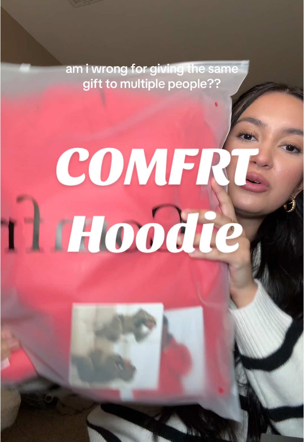 Can never go wrong with comfrt as a gift!! They’ll thank you for it 🫡 #comfrt #comfrtsweatpants #comfrthoodie #comfrtclothes #comfrtsweatsuit #oversizedhoodie #oversizedsweater #giftsforher #bdaygift #tiktokshopcreatorpicks #tiktokshopyearendsale #newyearnewaura 