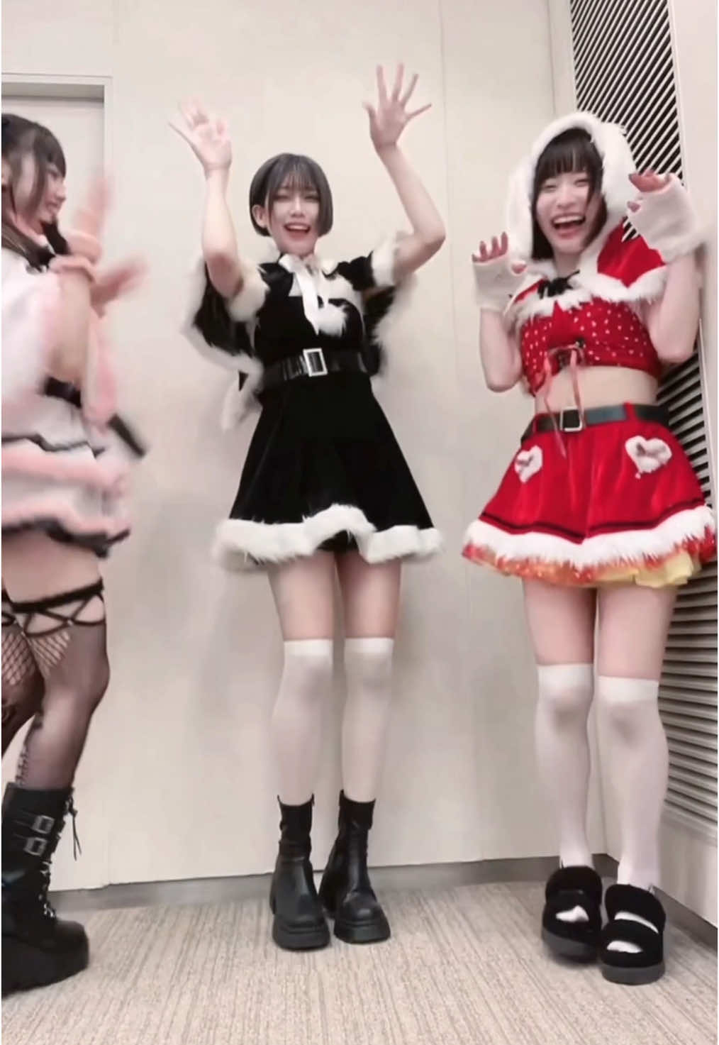 いっぱいきた！#ミギヒダリチャレンジ #ミギヒダリダンス #EMPATHY #クリスマス #クリスマスコスプレ 