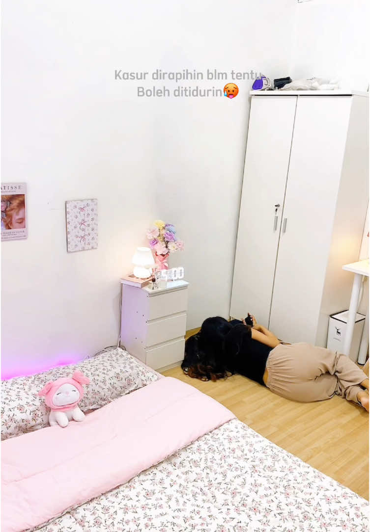 Kasur kalo udh rapih gk boleh di tidurin😄 #releted #anakkost #kamaraesthetic #kamarestetik #roomdecor #kamartidur #anakrantau 