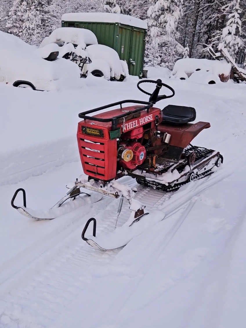 finally got some snow ❄️ #wheelhorse #grindhardplumbingco #fyp #offroadmower #racemower #gokart #vintagesled #Arvidsjaur 