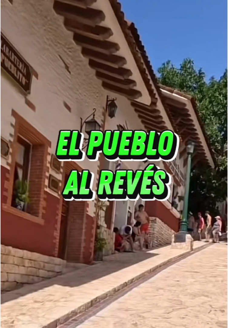 En este PUEBLO si quieres SUBIR tienes que BAJAR y si quieres BAJAR tienes que SUBIR #pueblodecabeza #QuintanaRoo #puebloalreves #raro #curioso  