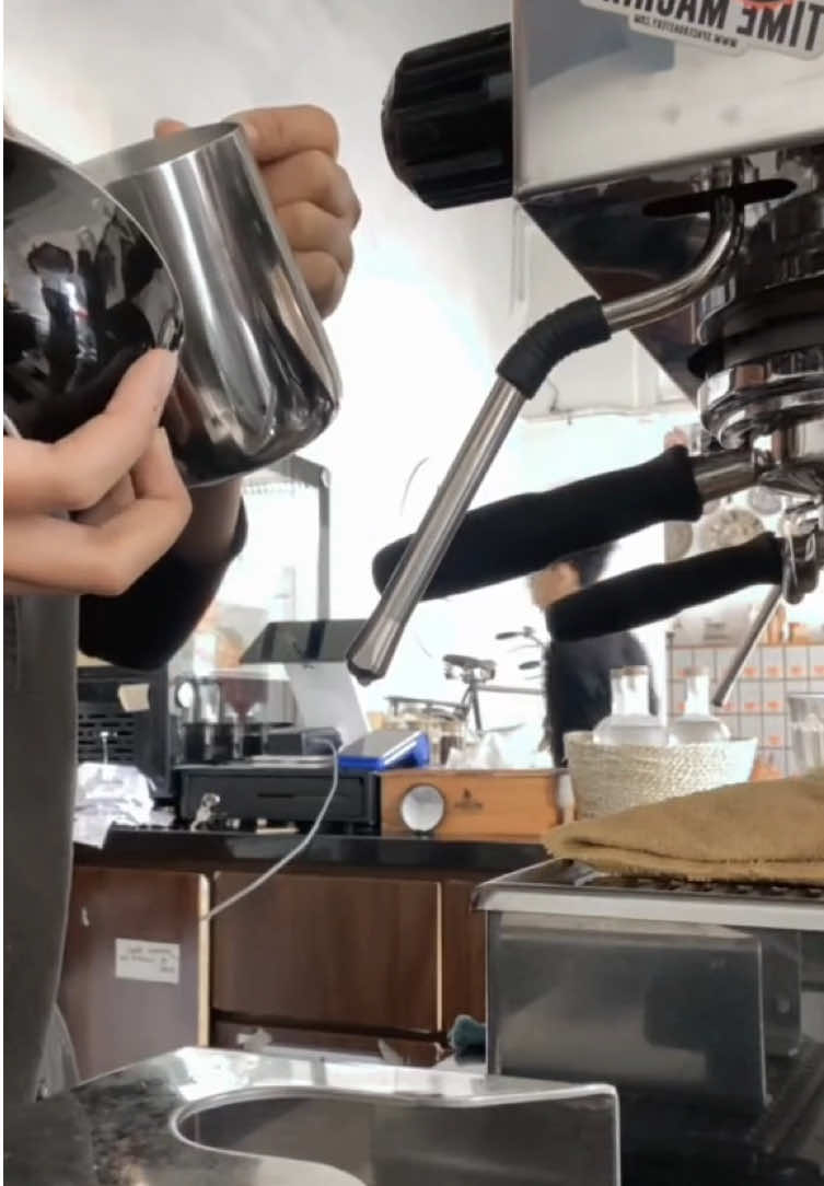 tak ada patah hati yang sembuh di satu dan dua kopi☕️